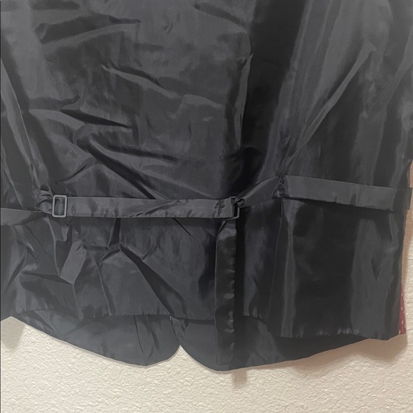 Gino Lussari Men's Red And Gray Print Vest. Classic Style. Excellent Condition. - Picture 6 of 7